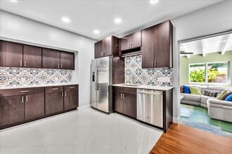 7341 SW 64th Ct in South Miami, FL - Building Photo - Building Photo