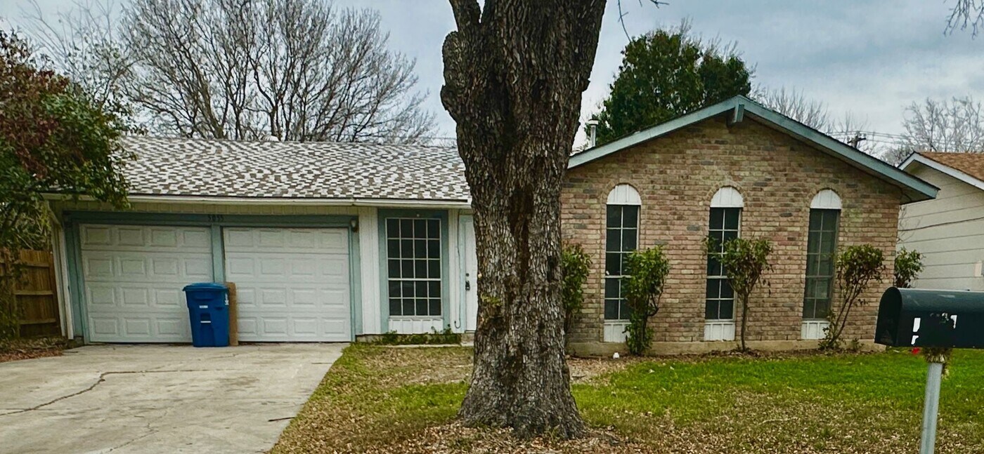 5055 Binz Engleman Rd in San Antonio, TX - Building Photo