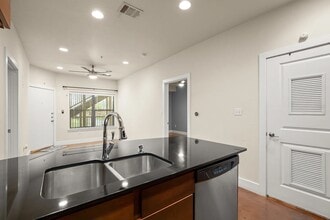 1807 Poquito St, Unit 38 in Austin, TX - Foto de edificio - Building Photo