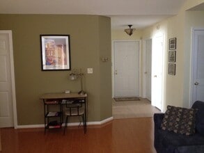 4411 Silverbrook Ln, Unit h301 in Owings Mills, MD - Foto de edificio - Building Photo