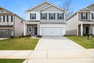 200 Spring Knoll Dr in Charlotte, NC - Building Photo