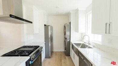 835 S Sherbourne Dr in Los Angeles, CA - Building Photo - Building Photo