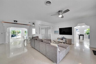 5451 NE 22nd Ave in Fort Lauderdale, FL - Building Photo - Building Photo