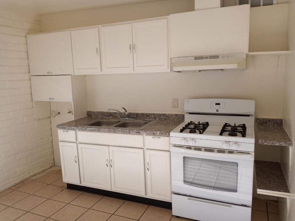 727 W Lakeview Pl in Nogales, AZ - Building Photo