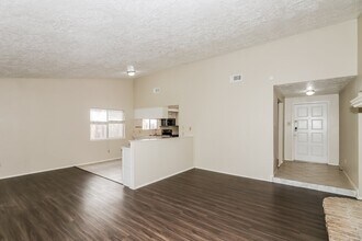 8419 Old Meadow Ln in Houston, TX - Building Photo - Building Photo