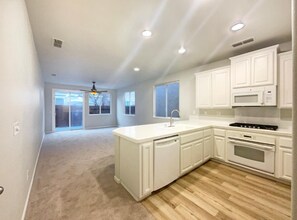 3039 Torland St in Sacramento, CA - Foto de edificio - Building Photo