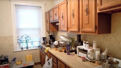 92 Maple St, Unit 4 in Malden, MA - Building Photo - Building Photo