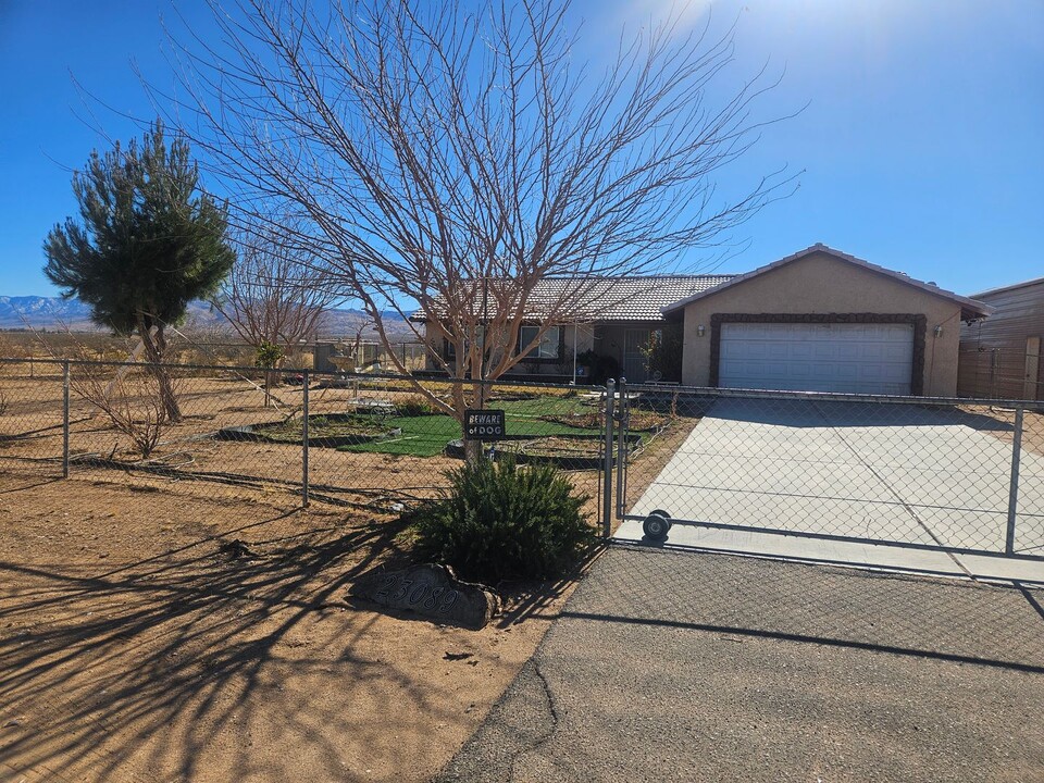 23089 Pahute Rd in Apple Valley, CA - Building Photo