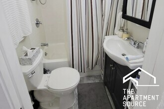 648 W Roscoe St, Unit NG in Chicago, IL - Building Photo - Building Photo