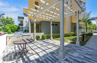 22 E Sunset St in Long Beach, CA - Building Photo - Building Photo