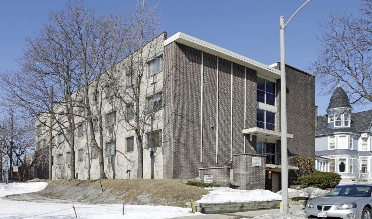 Grandview Apartments in Milwaukee, WI - Building Photo