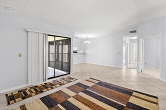 3961 SW Greenwood Way in Palm City, FL - Foto de edificio - Building Photo