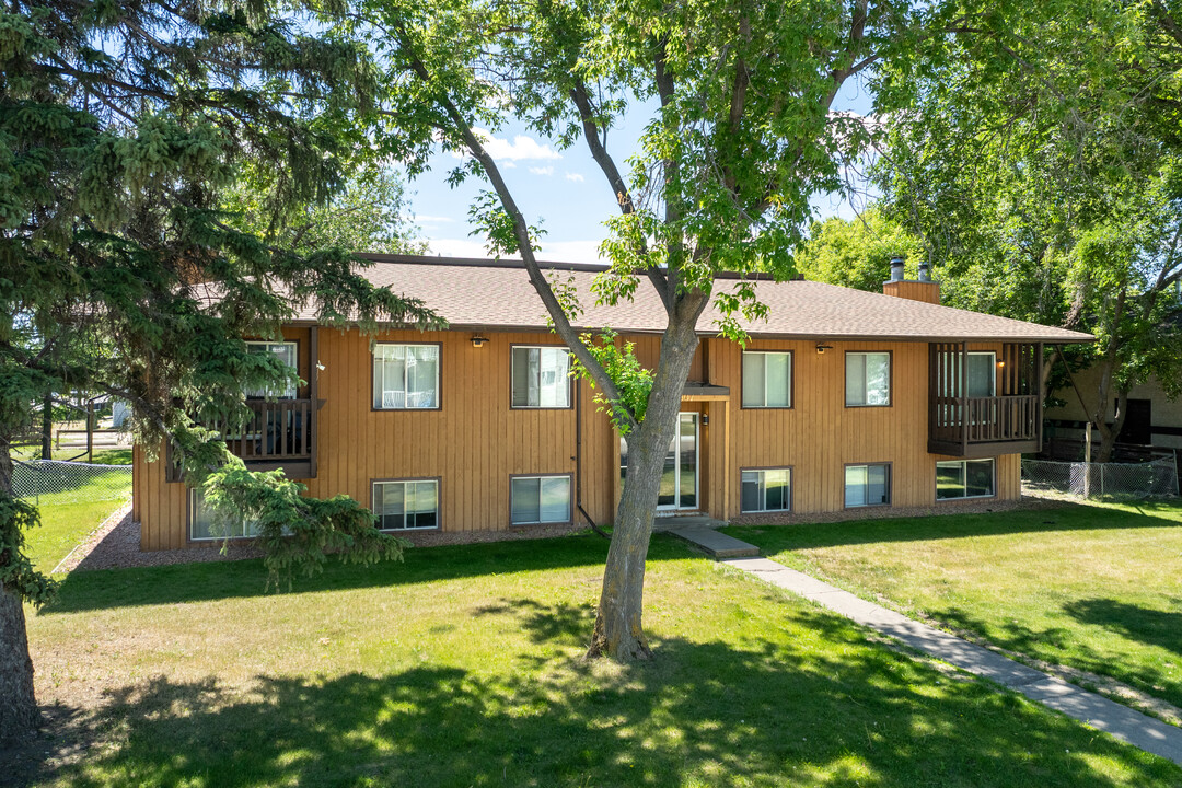 Cedar Wood Apartments in Red Deer, AB - Building Photo