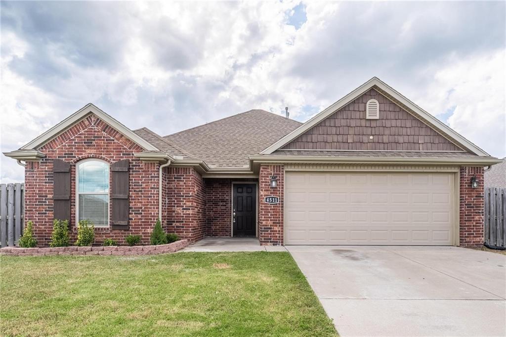 4511 W Wales Dr in Fayetteville, AR - Building Photo