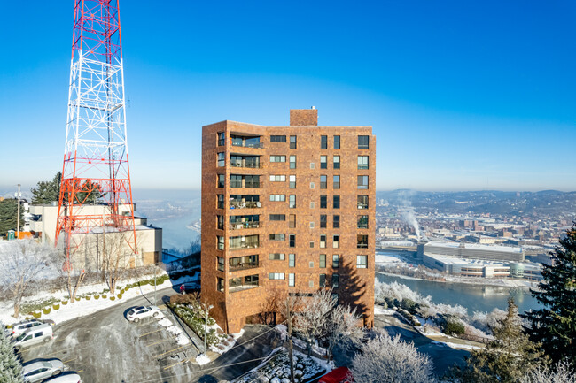 Grandview Towers in Pittsburgh, PA - Building Photo - Building Photo