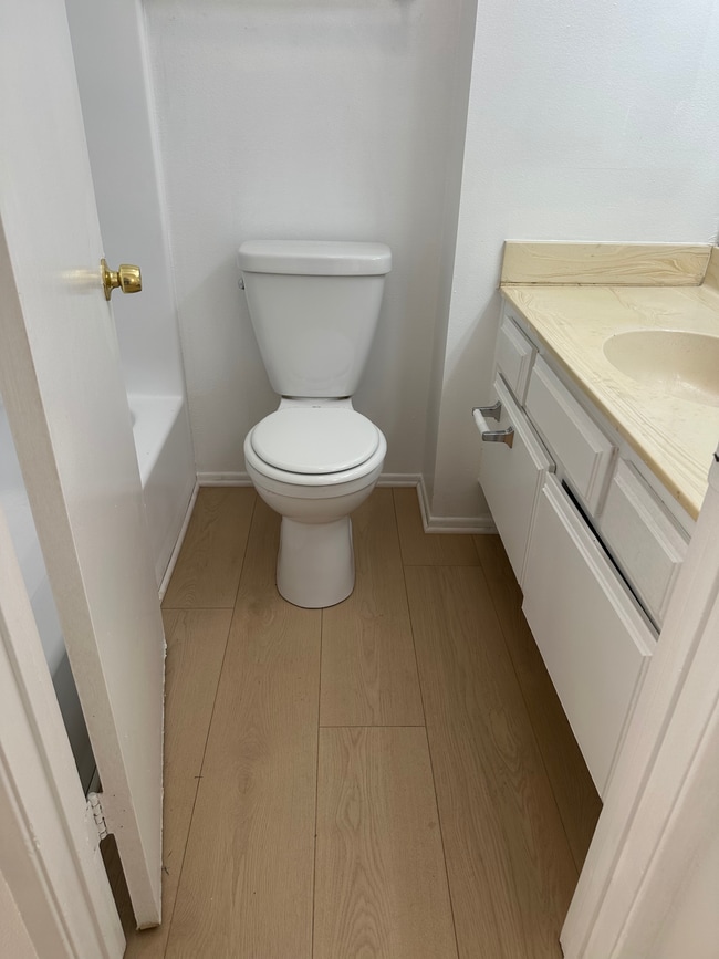 231 N Isabel St, Unit 8 in Glendale, CA - Building Photo - Building Photo