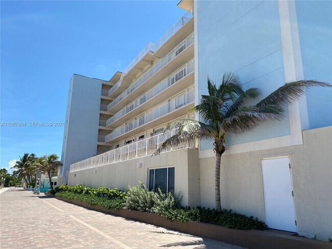300 Oregon St in Hollywood, FL - Building Photo - Building Photo