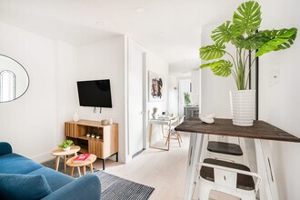 515 W 48th St in New York, NY - Building Photo - Building Photo