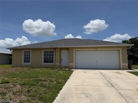 1424 NE 13th Pl in Cape Coral, FL - Building Photo