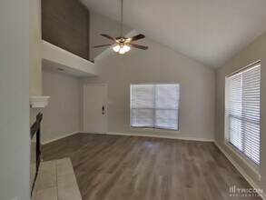 161 Hunter Dr in Cedar Hill, TX - Building Photo - Building Photo