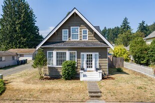 519 N 5th St in Shelton, WA - Building Photo