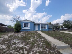 513 Hollyhock Ln in Spring Hill, FL - Building Photo