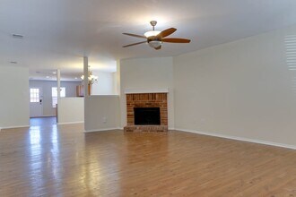 9016 Garden Springs Dr in Fort Worth, TX - Building Photo - Building Photo
