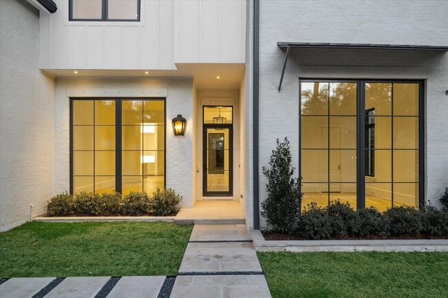 property at 2711 Eastgrove Ln