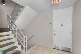 3412 NE Causeway Blvd in Jensen Beach, FL - Foto de edificio - Building Photo