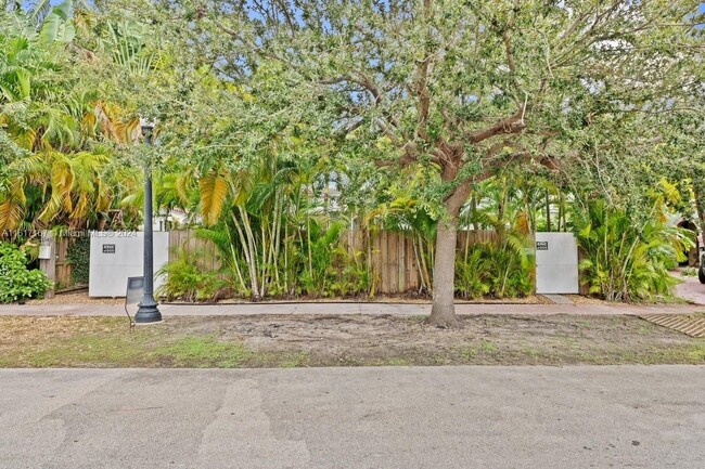 1545 Biarritz Dr in Miami Beach, FL - Building Photo - Building Photo