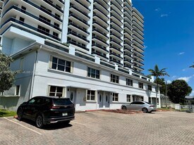 7801 Hispanola Ave in North Bay Village, FL - Building Photo