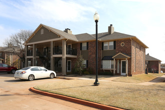 Laurel Springs in Mustang, OK - Building Photo - Building Photo