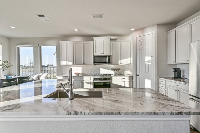 3103 Flora Manor Dr in La Marque, TX - Building Photo - Building Photo