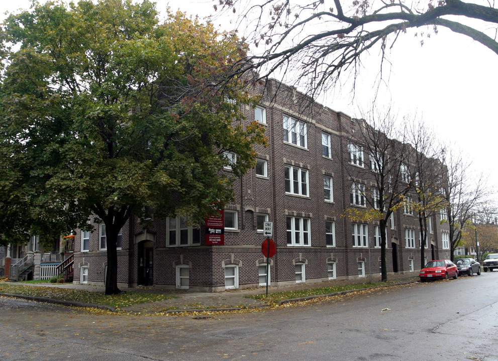 1849 W Newport Ave in Chicago, IL - Building Photo