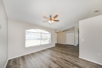 6806 67th St Cir E in Palmetto, FL - Building Photo - Building Photo