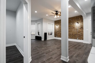 6101 N Winthrop Ave in Chicago, IL - Building Photo - Building Photo