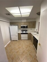 9033 Gemstone Dr in Las Vegas, NV - Building Photo - Building Photo