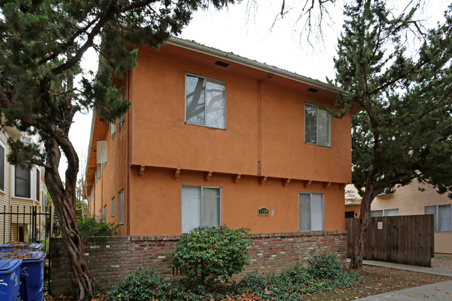 Camellia Manor in Sacramento, CA - Foto de edificio - Building Photo