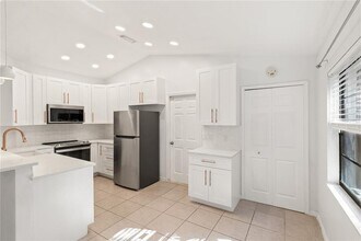 7124 72nd St N in Pinellas Park, FL - Building Photo - Building Photo