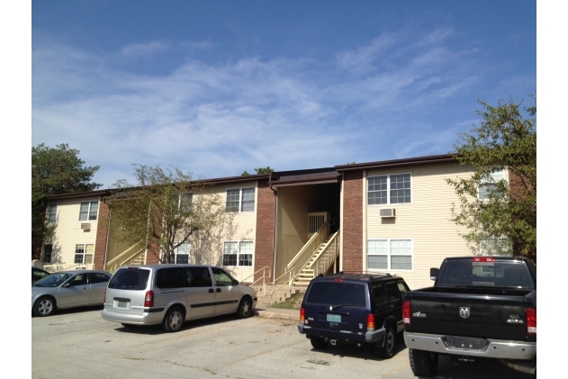 Salisbury Square Apartments in Salisbury, MO - Building Photo - Building Photo