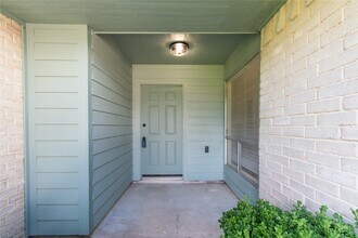 462 Capehill Dr in Webster, TX - Building Photo - Building Photo
