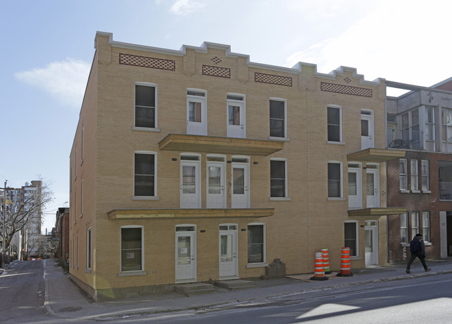 226 Laurier E in Montréal, QC - Building Photo - Primary Photo