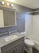 Halford Apartments in Omaha, NE - Building Photo - Interior Photo