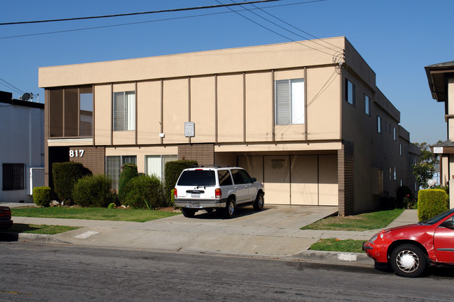 817 Edgewood St in Inglewood, CA - Building Photo - Building Photo