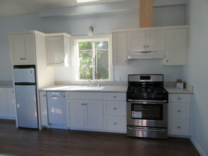 1810 Stearns Dr in Los Angeles, CA - Building Photo - Building Photo