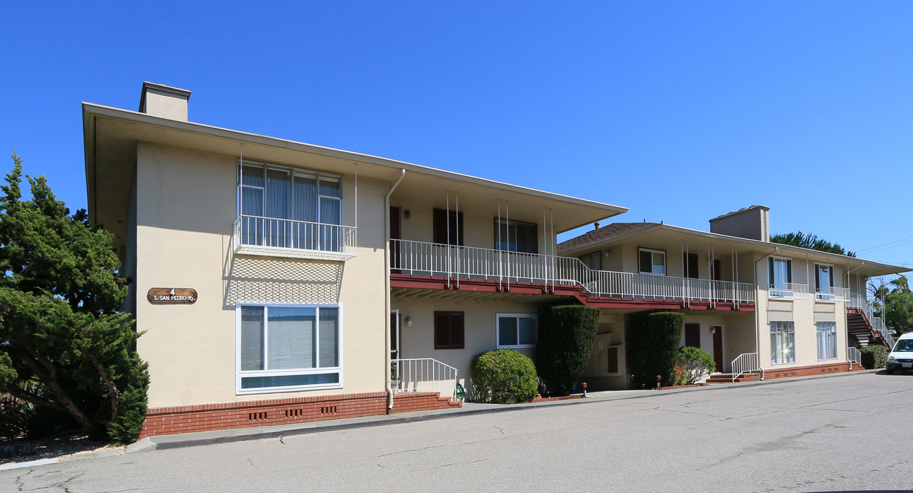 Riviera Apartments in San Rafael, CA - Building Photo