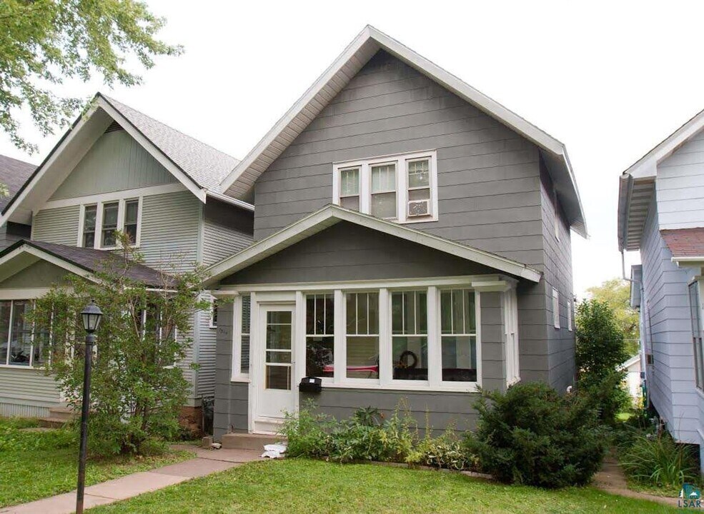 1314 E 10th St in Duluth, MN - Building Photo
