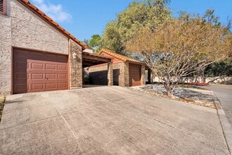 105 Caleta Beach in San Antonio, TX - Building Photo - Building Photo