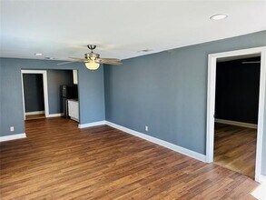 2801 Ennis Ave in Fort Worth, TX - Building Photo - Building Photo