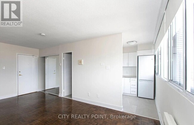 property at 33-1233 Isabella St